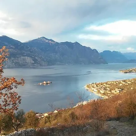 Marilena's Large Apartment Brenzone sul Garda