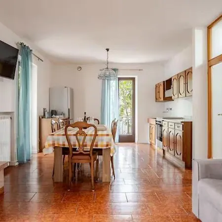 Marilena's Large Apartment